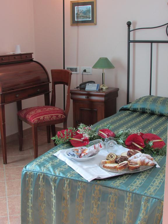 Emmaus Hotel Цафферана-Этнея Номер фото