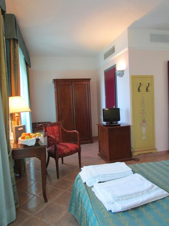 Emmaus Hotel Цафферана-Этнея Номер фото