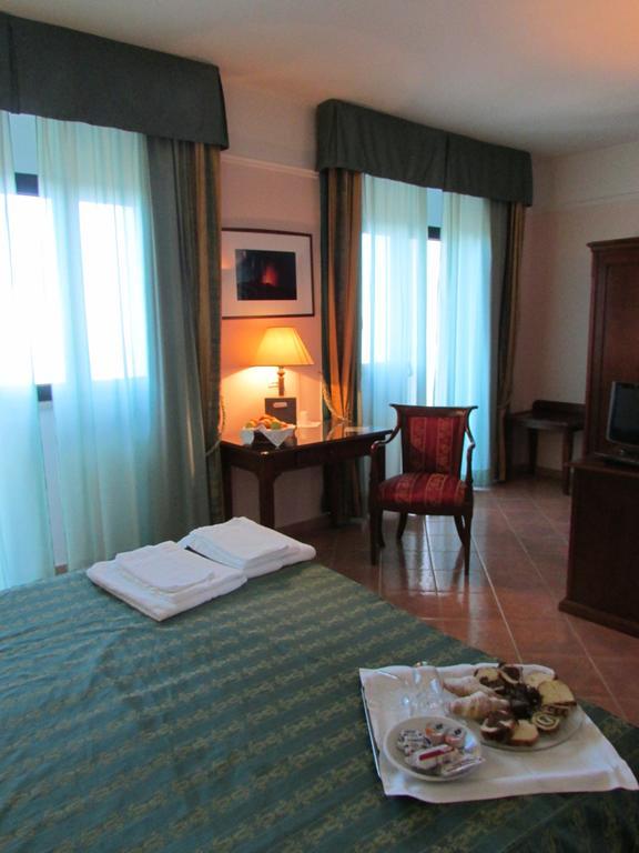Emmaus Hotel Цафферана-Этнея Номер фото