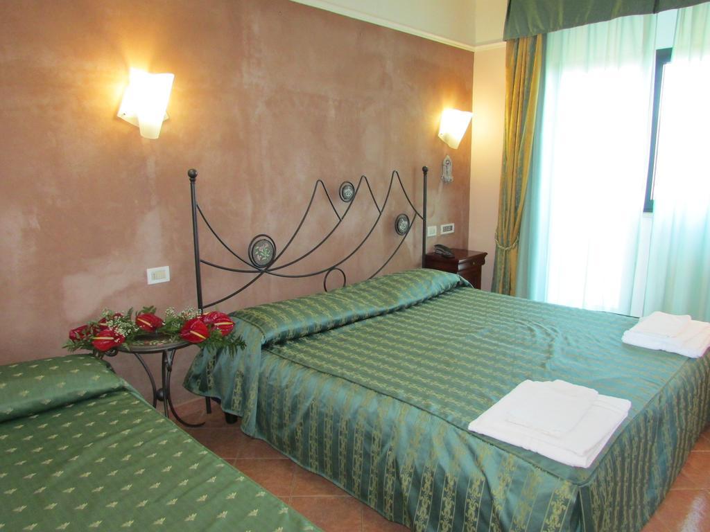 Emmaus Hotel Цафферана-Этнея Номер фото