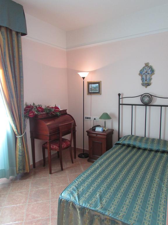 Emmaus Hotel Цафферана-Этнея Номер фото