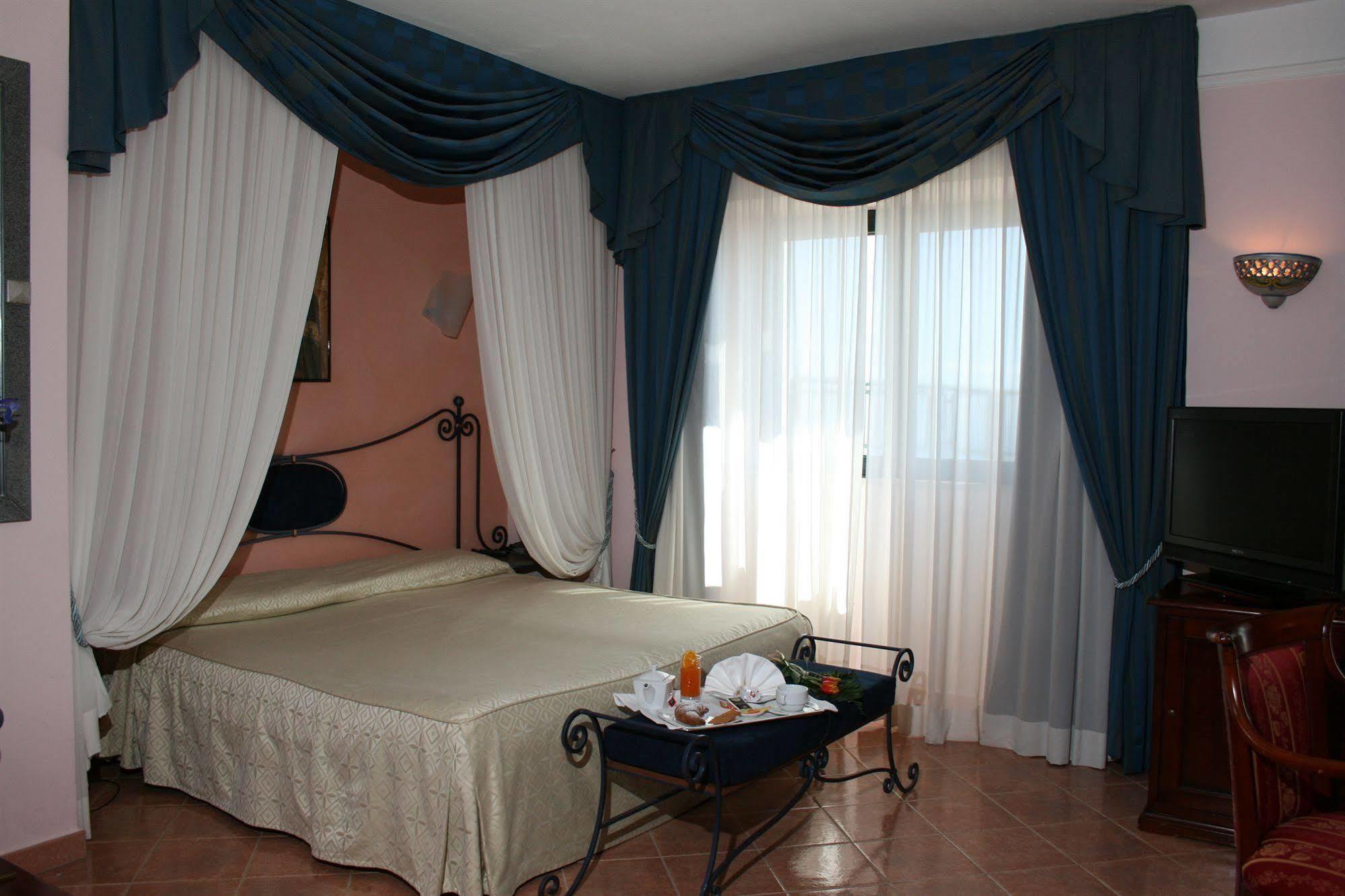 Emmaus Hotel Цафферана-Этнея Экстерьер фото